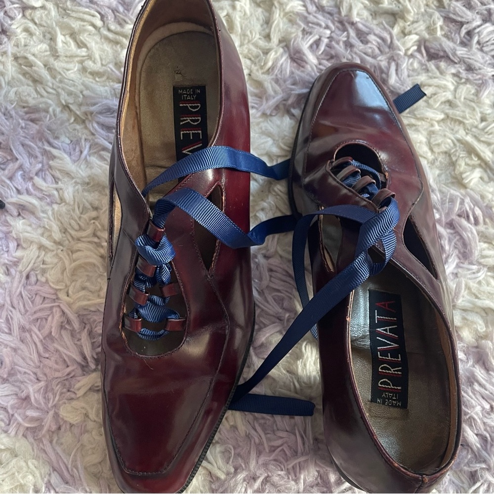 Women’s Low Heels Burgundy Leather Vintage Size 6 B Narrow